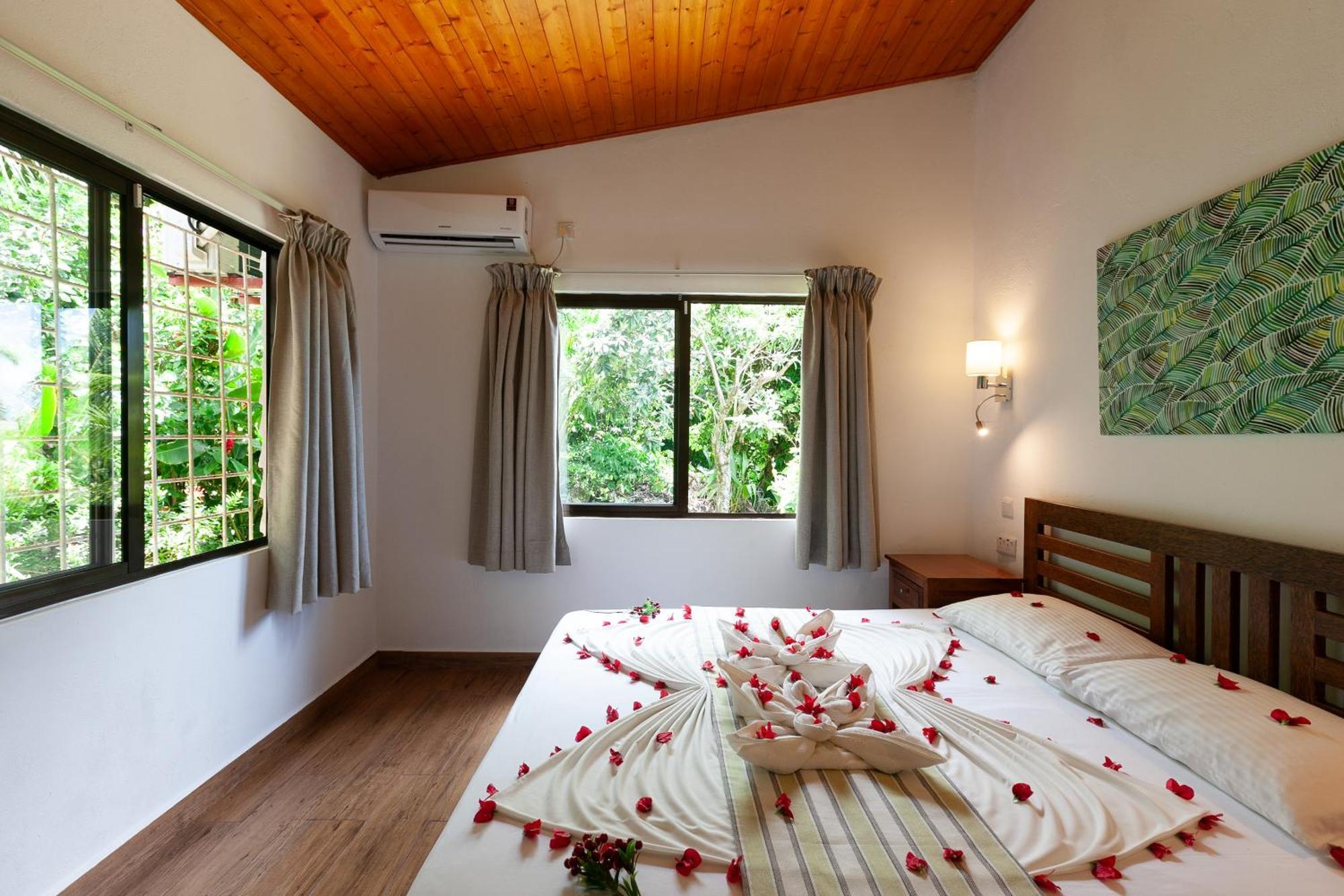 Chalets Cote Mer Baie Sainte Anne Exterior photo